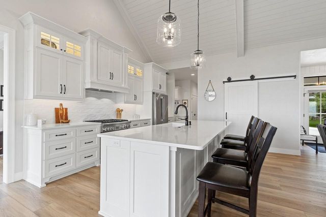 1751 EAST SHORE CIRCLE, Green Bay, WI 54302