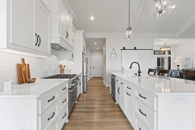 1751 EAST SHORE CIRCLE, Green Bay, WI 54302