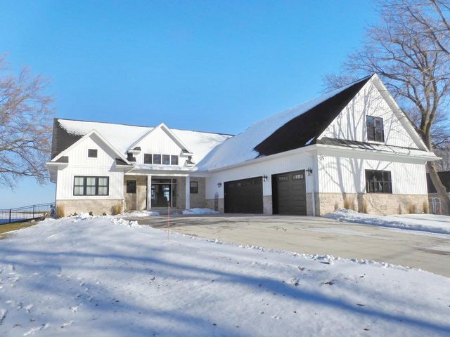 1751 EAST SHORE CIRCLE, Green Bay, WI 54302