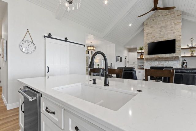 1751 EAST SHORE CIRCLE, Green Bay, WI 54302