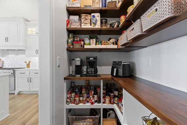 1751 EAST SHORE CIRCLE, Green Bay, WI 54302