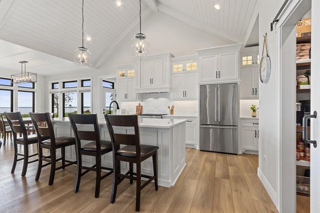 1751 EAST SHORE CIRCLE, Green Bay, WI 54302