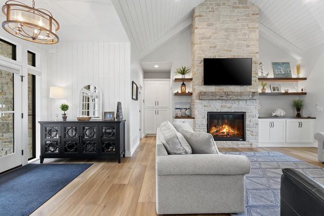 1751 EAST SHORE CIRCLE, Green Bay, WI 54302