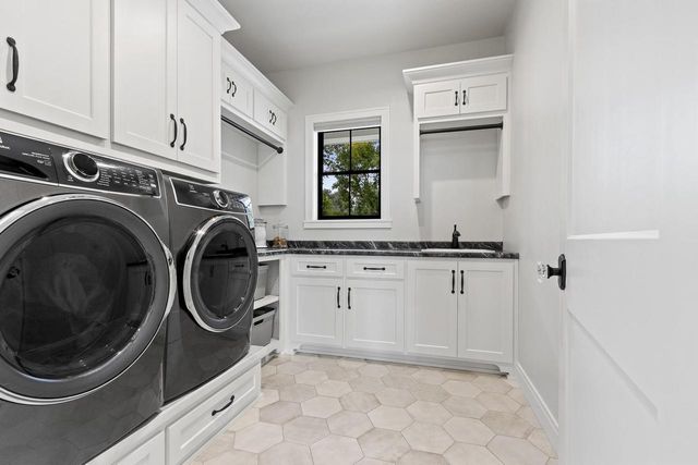 1751 EAST SHORE CIRCLE, Green Bay, WI 54302