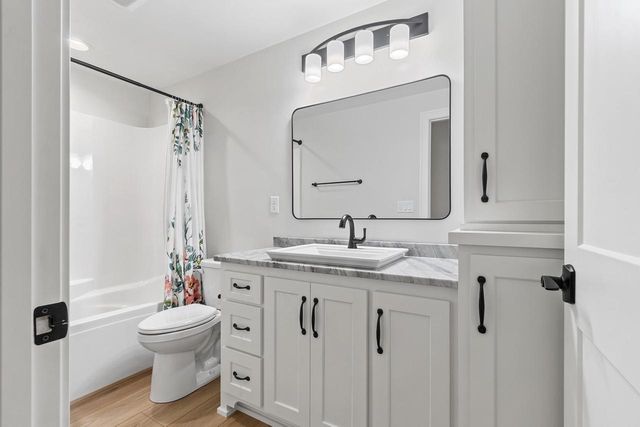 1751 EAST SHORE CIRCLE, Green Bay, WI 54302