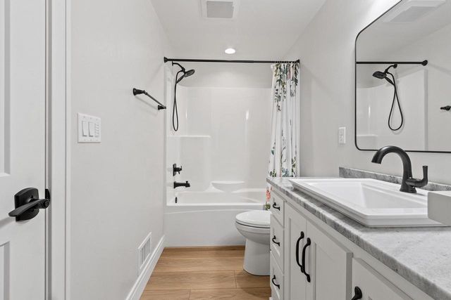 1751 EAST SHORE CIRCLE, Green Bay, WI 54302