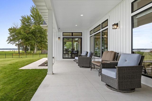 1751 EAST SHORE CIRCLE, Green Bay, WI 54302