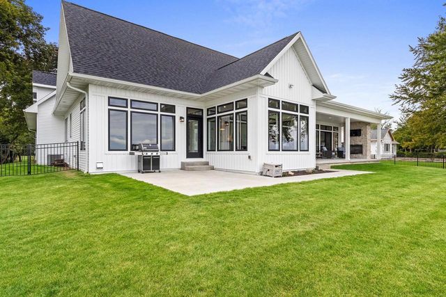 1751 EAST SHORE CIRCLE, Green Bay, WI 54302