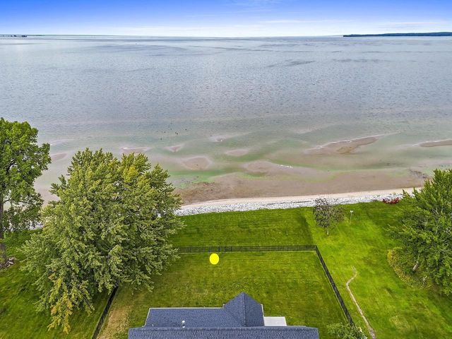 1751 EAST SHORE CIRCLE, Green Bay, WI 54302