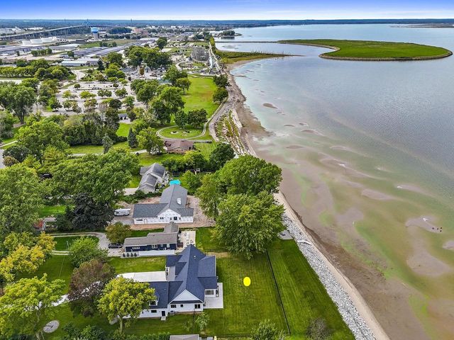 1751 EAST SHORE CIRCLE, Green Bay, WI 54302