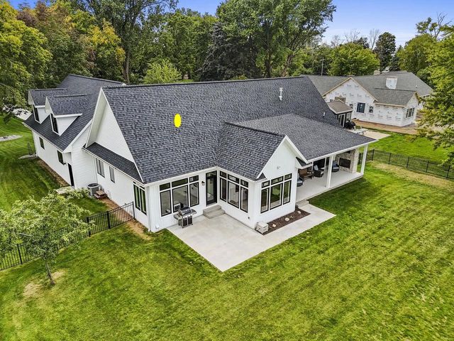 1751 EAST SHORE CIRCLE, Green Bay, WI 54302