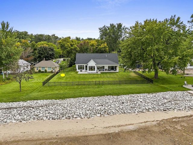 1751 EAST SHORE CIRCLE, Green Bay, WI 54302