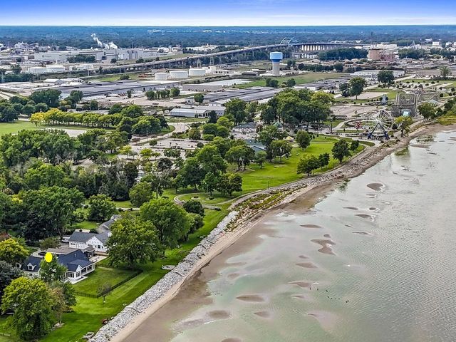 1751 EAST SHORE CIRCLE, Green Bay, WI 54302