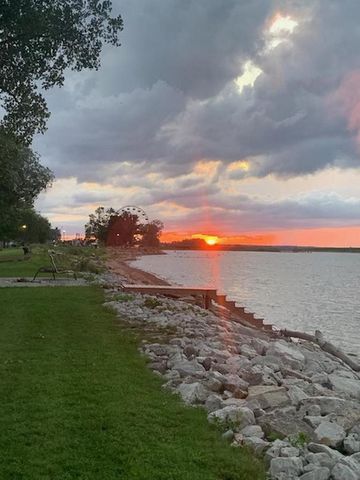 1751 EAST SHORE CIRCLE, Green Bay, WI 54302