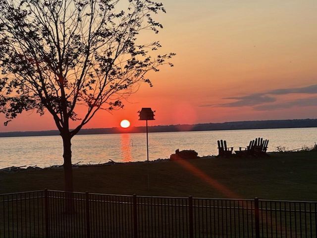 1751 EAST SHORE CIRCLE, Green Bay, WI 54302