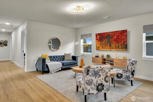 1001 8th Avenue NW, Puyallup, WA 98371