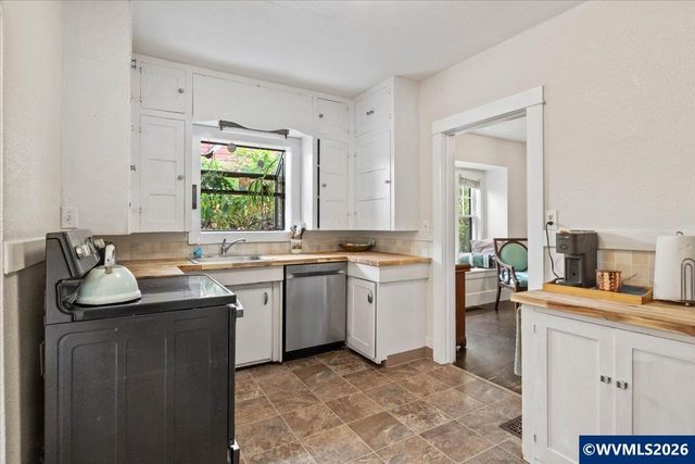 375 23rd St SE, Salem, OR 97301