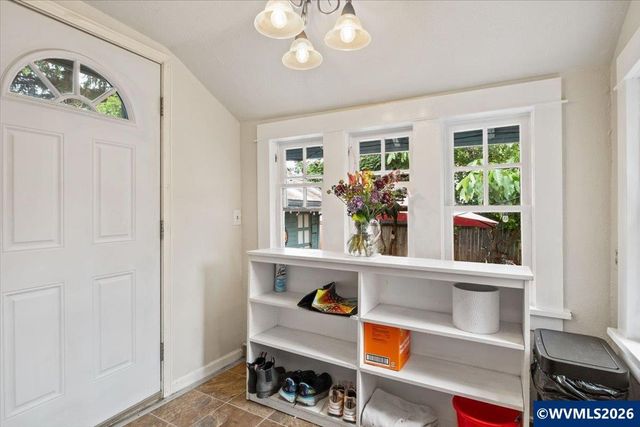375 23rd St SE, Salem, OR 97301