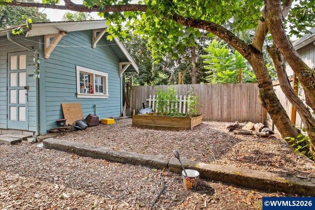 375 23rd St SE, Salem, OR 97301