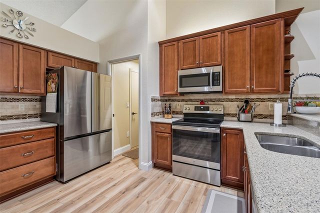 11029 STREAMSIDE DRIVE, Tampa, FL 33624