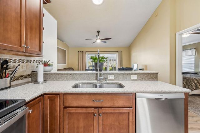 11029 STREAMSIDE DRIVE, Tampa, FL 33624