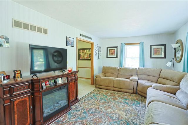 12019 E 39TH Terrace, Independence, MO 64052