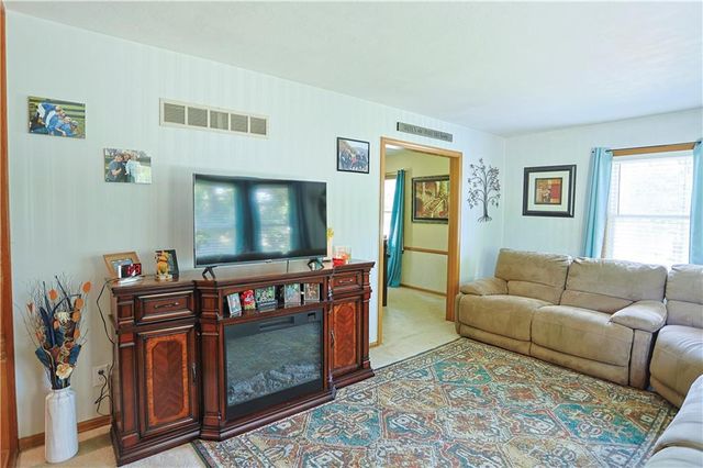 12019 E 39TH Terrace, Independence, MO 64052