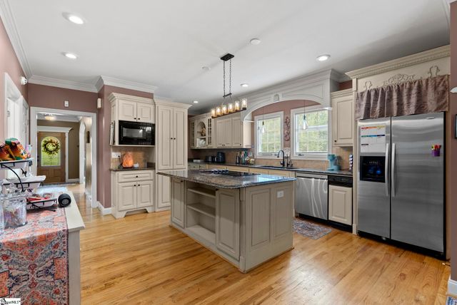 10 Knights Bridge Drive, Simpsonville, SC 29681