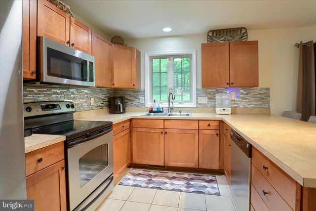 404 LITTLE JOHN DR, Dillsburg, PA 17019