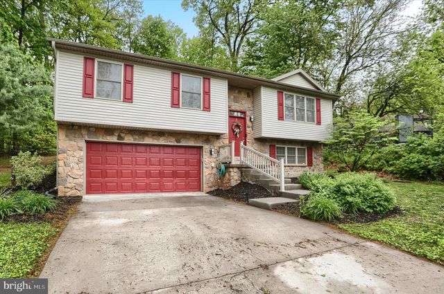 404 LITTLE JOHN DR, Dillsburg, PA 17019