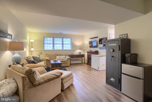 404 LITTLE JOHN DR, Dillsburg, PA 17019