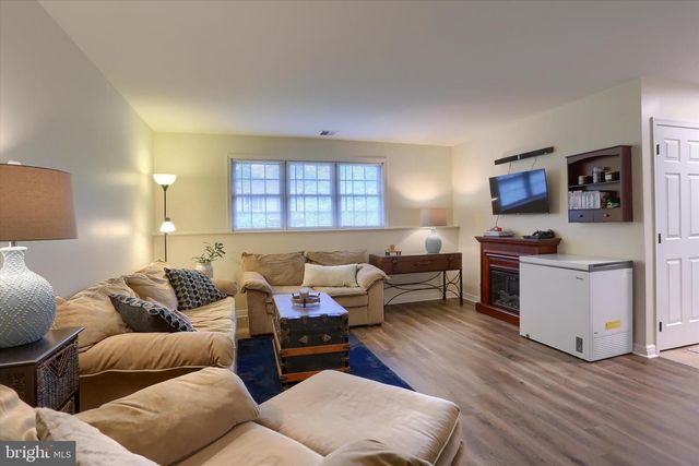 404 LITTLE JOHN DR, Dillsburg, PA 17019
