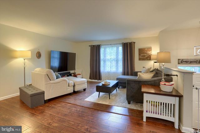 404 LITTLE JOHN DR, Dillsburg, PA 17019