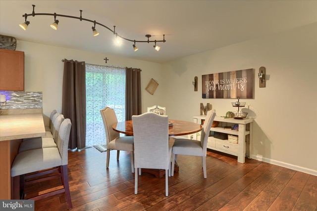404 LITTLE JOHN DR, Dillsburg, PA 17019