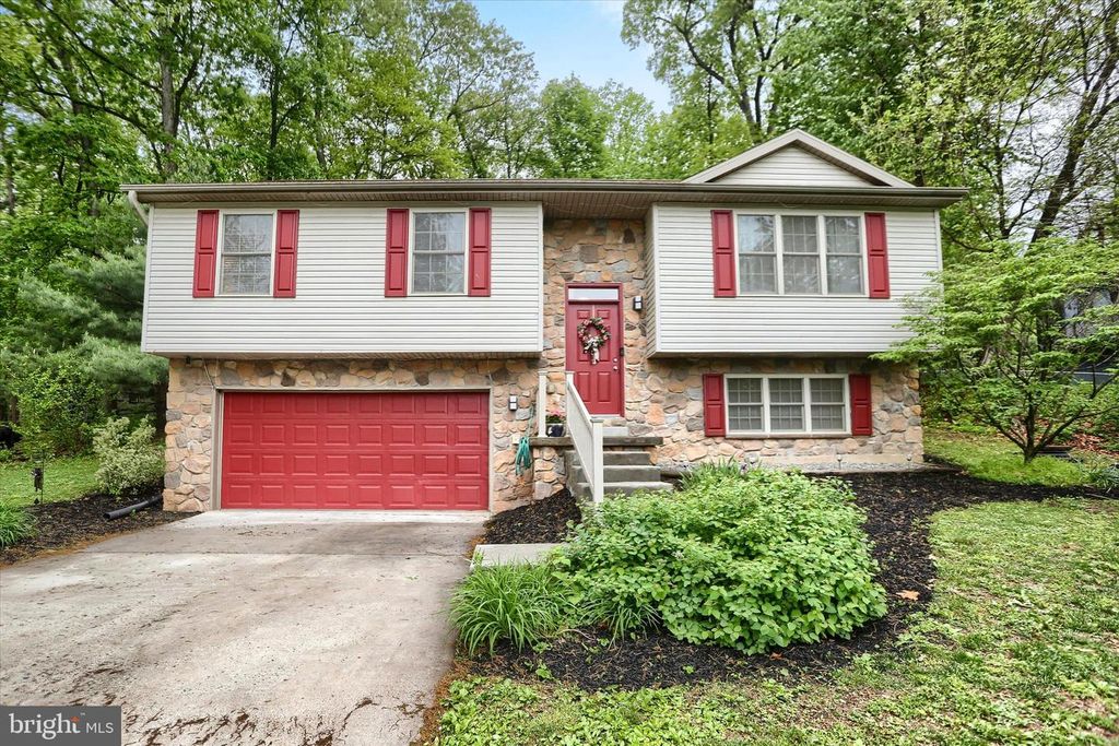 404 LITTLE JOHN DR, Dillsburg, PA 17019