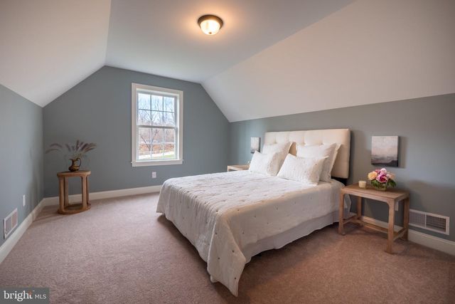 4630 OLD SAUCON RD, Bethlehem, PA 18015