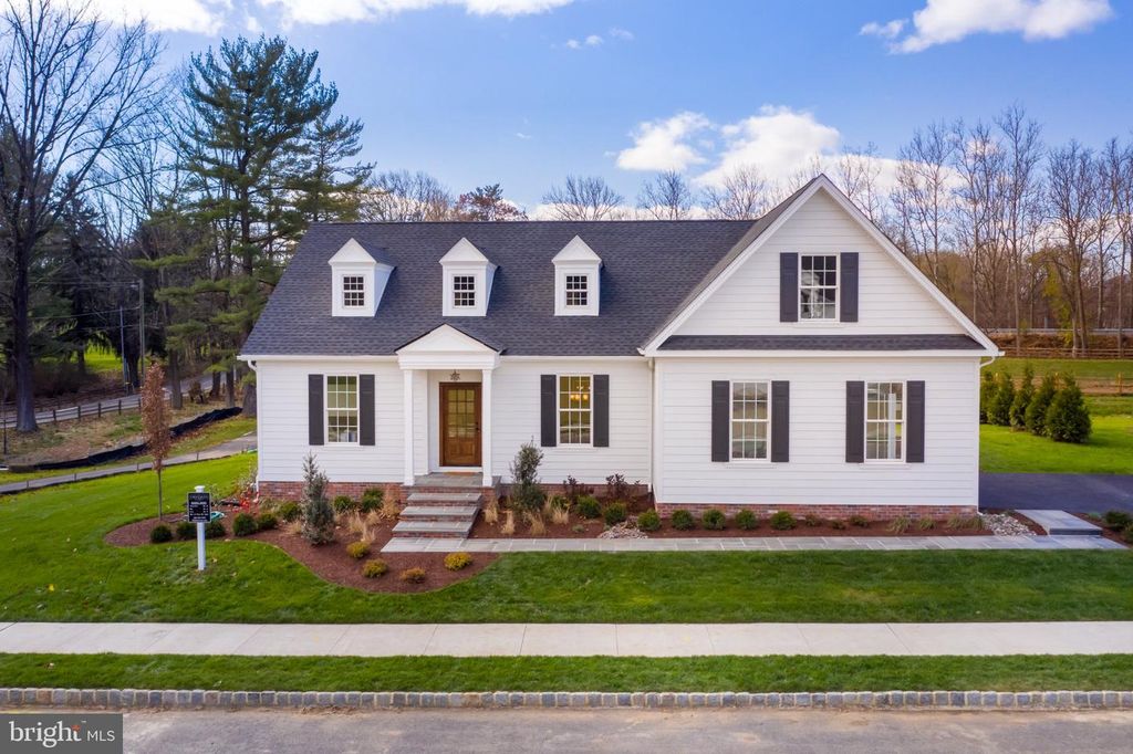 4630 OLD SAUCON RD, Bethlehem, PA 18015