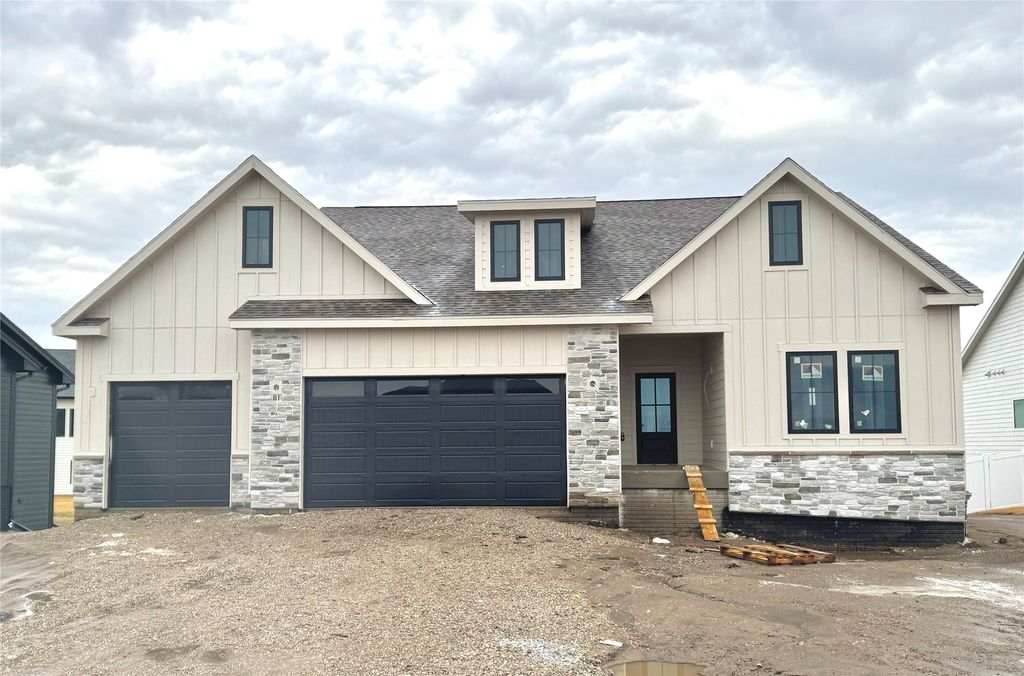 265 NW CopperLeaff Court, Waukee, IA 50263