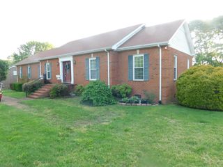 1129 Adam Dr, Cottontown, TN 37048