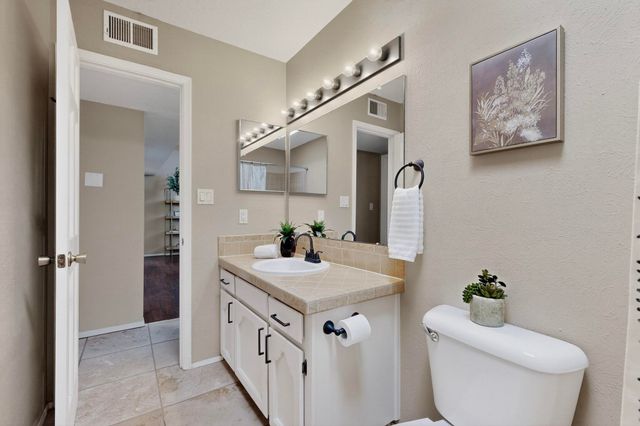 5516 Amistad Road NE, Albuquerque, NM 87111