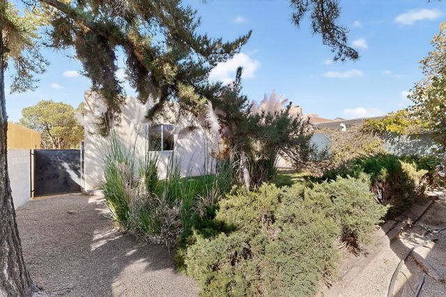 5516 Amistad Road NE, Albuquerque, NM 87111