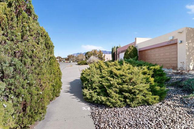 5516 Amistad Road NE, Albuquerque, NM 87111