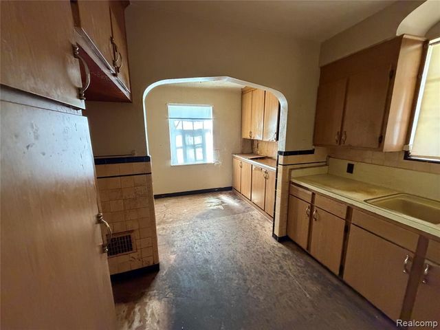 2629 Fullerton Street, Detroit, MI 48238