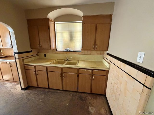 2629 Fullerton Street, Detroit, MI 48238