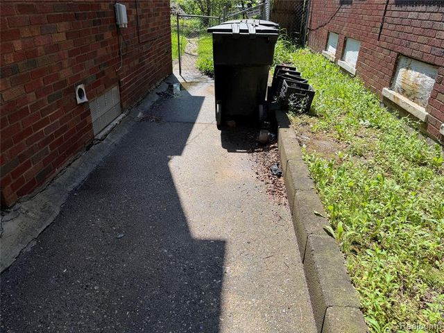 2629 Fullerton Street, Detroit, MI 48238