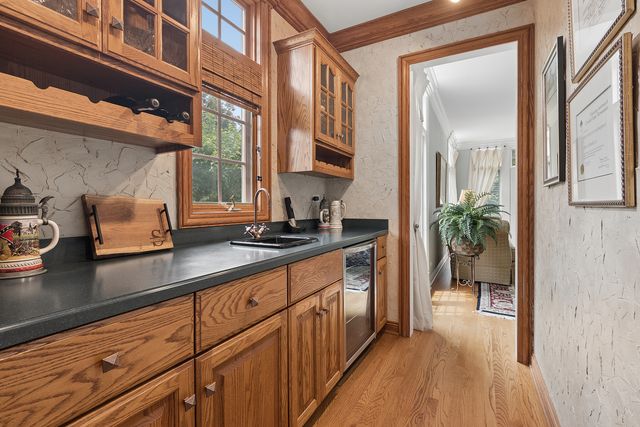 122 Springlake Avenue, Hinsdale, IL 60521