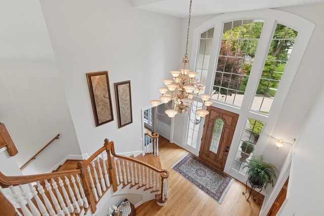 122 Springlake Avenue, Hinsdale, IL 60521