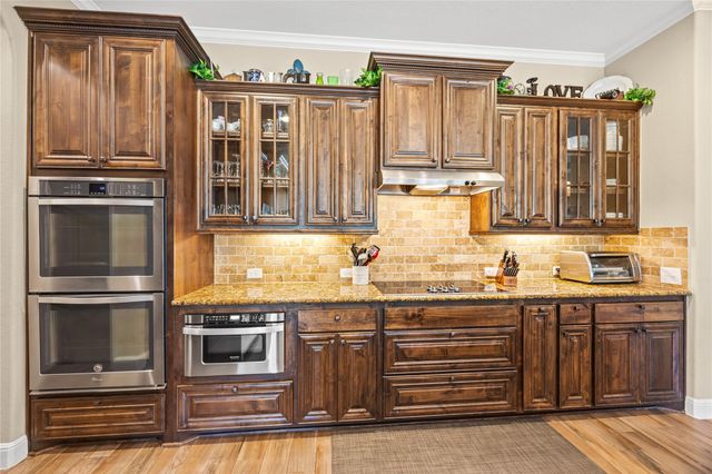 17001 Northlake Hills DR, Jonestown, TX 78645