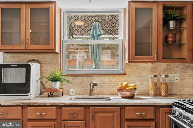 814 WILDER ST, Philadelphia, PA 19147