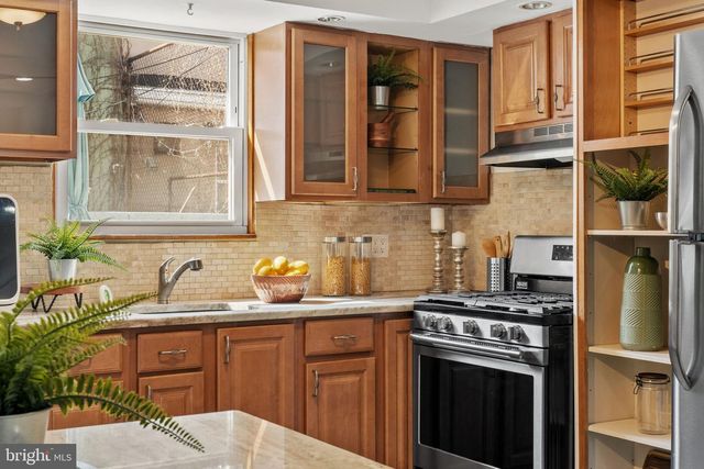 814 WILDER ST, Philadelphia, PA 19147